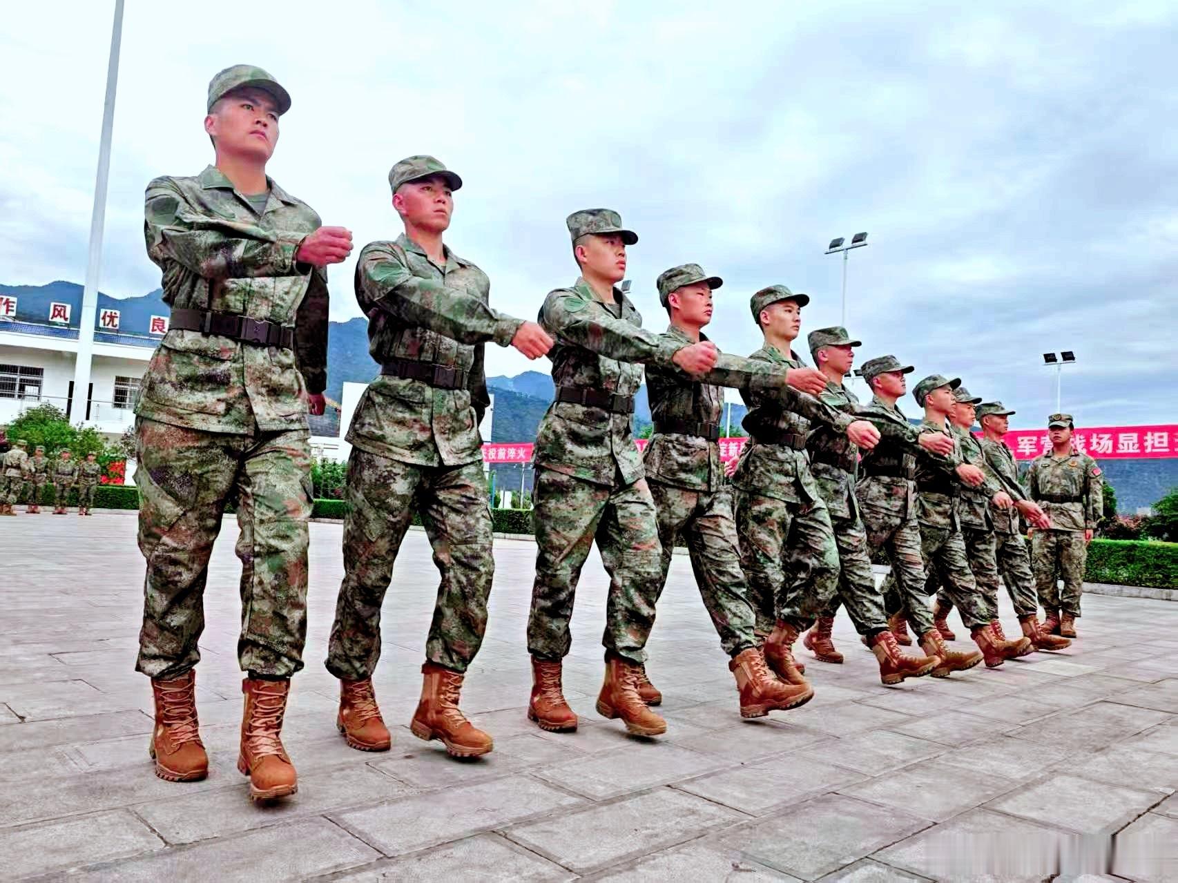 云南永善欢送62名新兵奔赴军营9月15日，云南永善县2026年下半年新兵入伍出征、老兵退伍欢迎暨“全