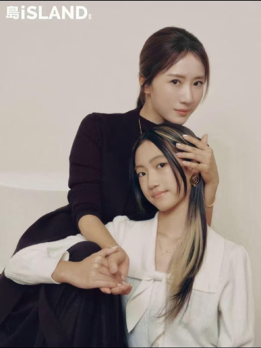 遗传是门学问……海藻的女儿这么大了，为啥爸妈都是双的，女儿是单眼皮，现实中有这种情况吗❓​