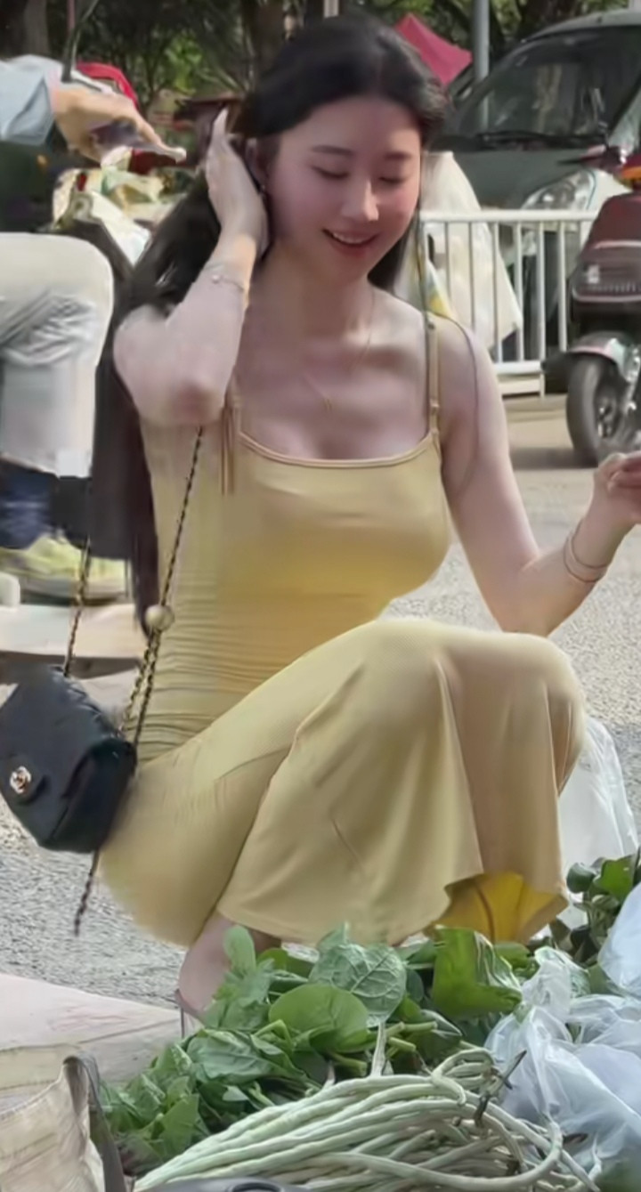 工作一天了，下班买点菜给男朋友做饭