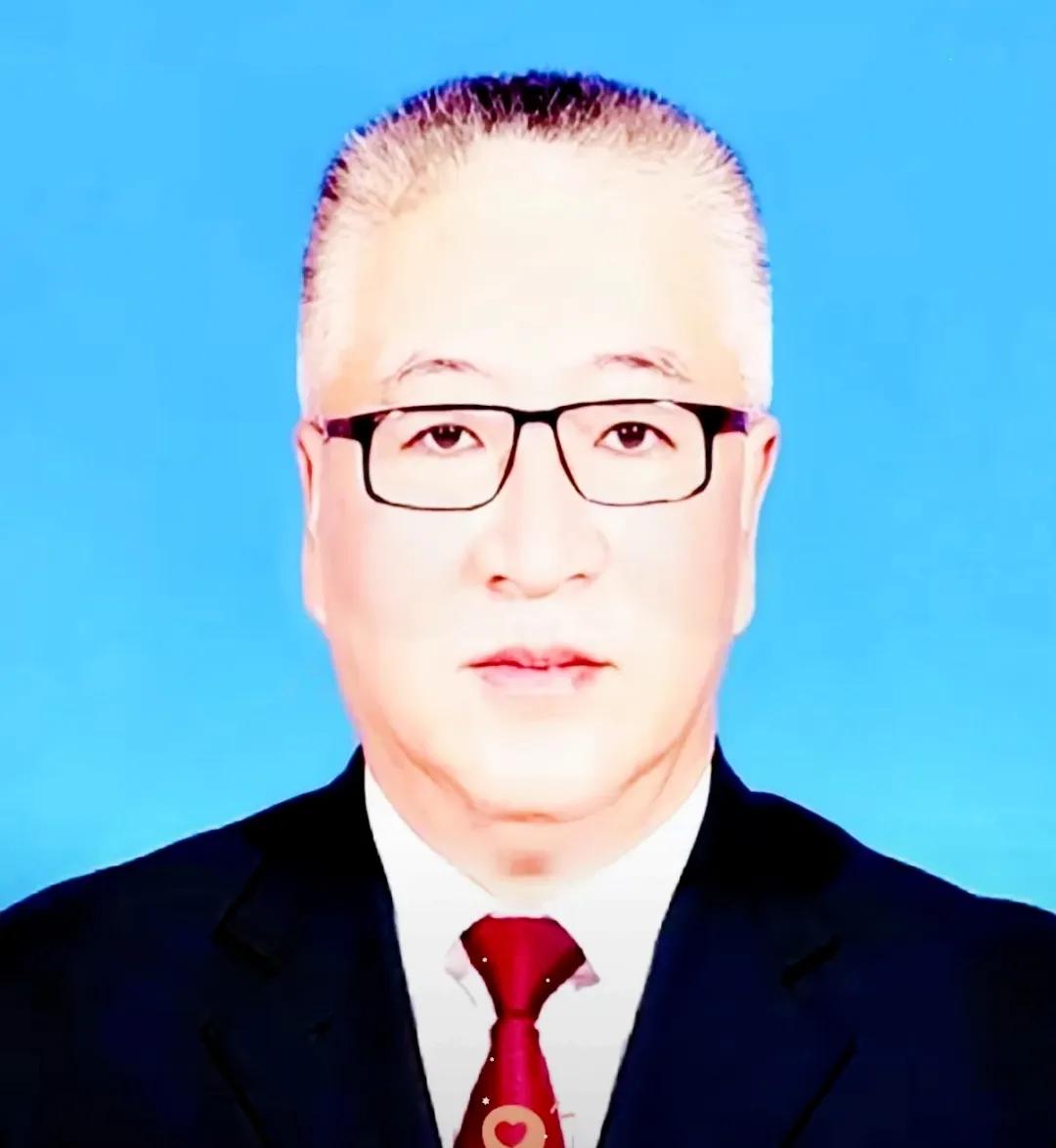 海口那个原检察长李思阳，这回算是让人见识了什么叫“死鸭子嘴硬”。被抓进去了，