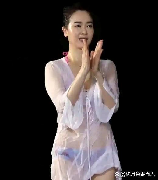 左小青现在估计肠子都悔青了。她后悔的不是2010年嫁给大自己二十岁的高权健，