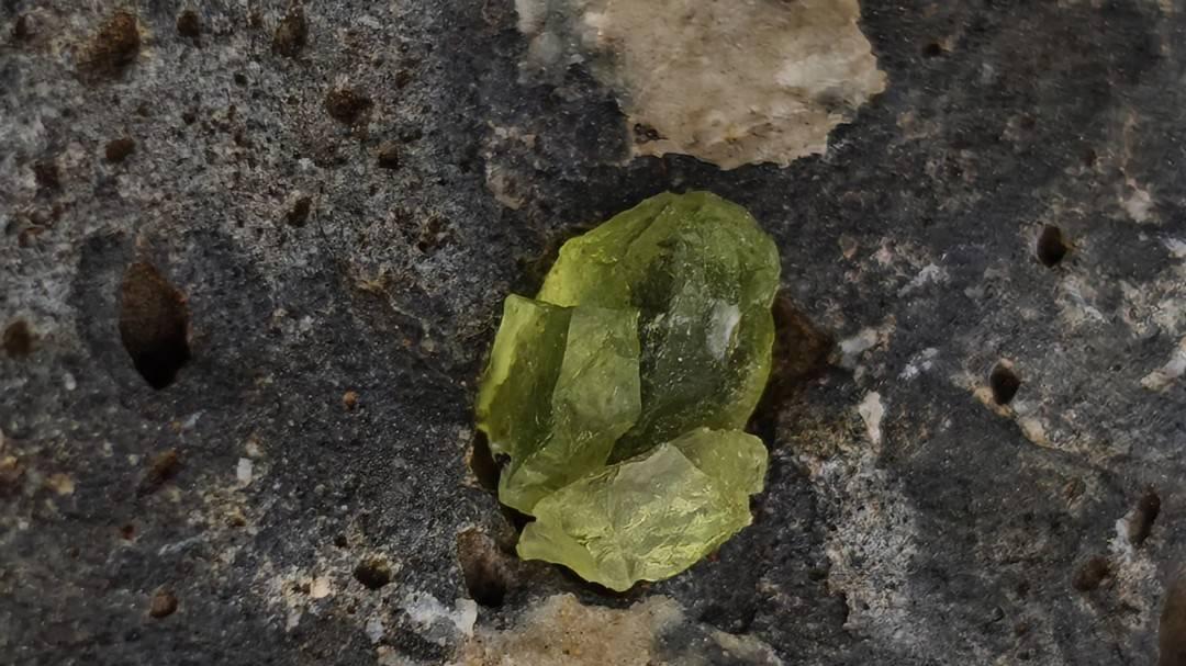 南京六合区的一个废弃矿场突然热闹起来