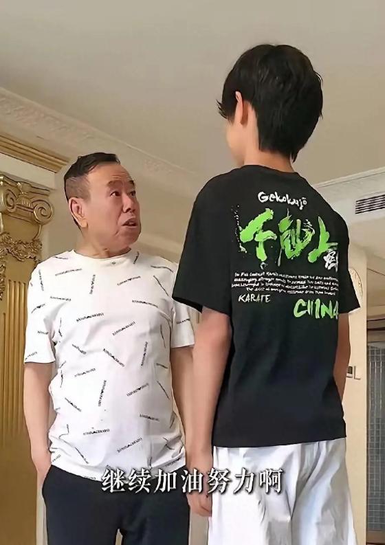 外孙的身高成了潘长江的心事。潘长江身高1米58，为了不让外孙吃身高的亏，当年女儿