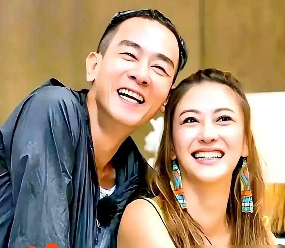 陈小春喊出“叔叔”，老丈人打断：“别瞎叫，我只大你6岁。”　　婚礼上，岳父盯着