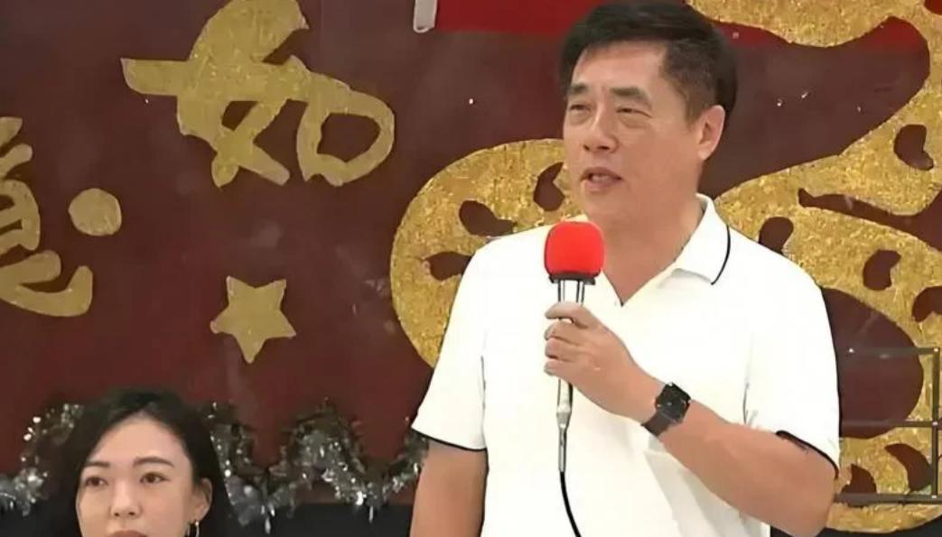 看见郝龙斌，就想起“地主家的傻儿子”。看见张亚中，就想起“文人相轻”。看见郑