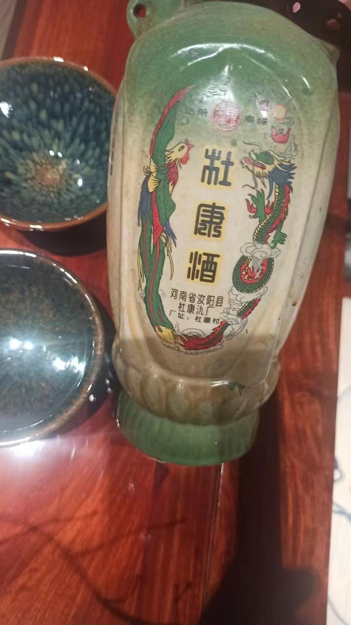 昨天才弄明白为什么饭局断崖式黄了。在一个老饭店吃饭，邻桌有个中年人在自斟自饮