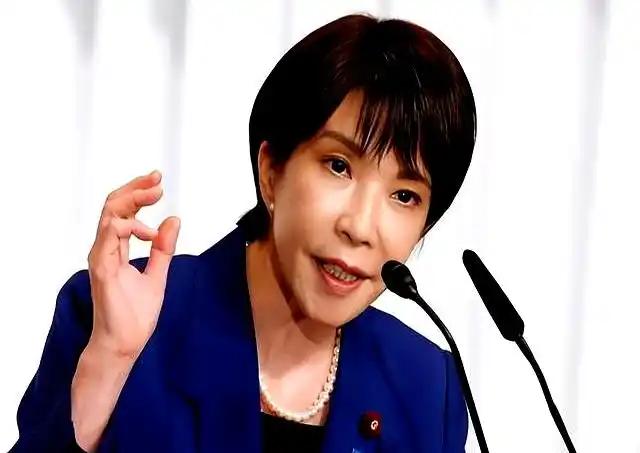 日本人非常狡猾，一会儿炒作军舰航行，一会儿派渔船闯岛礁，他们之所以敢对中国发难，