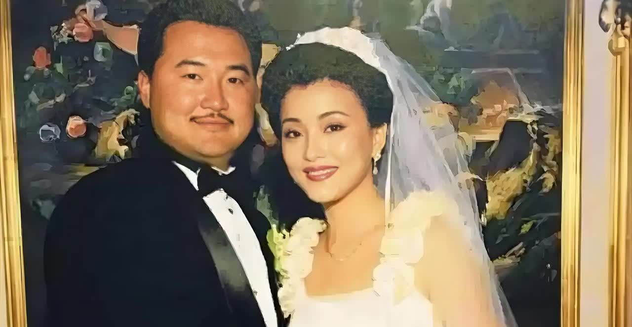 “娶妻当娶杨澜，年过五旬风韵犹存；嫁夫当嫁吴征，脑满肠肥腹载金银。”杨澜近年表示
