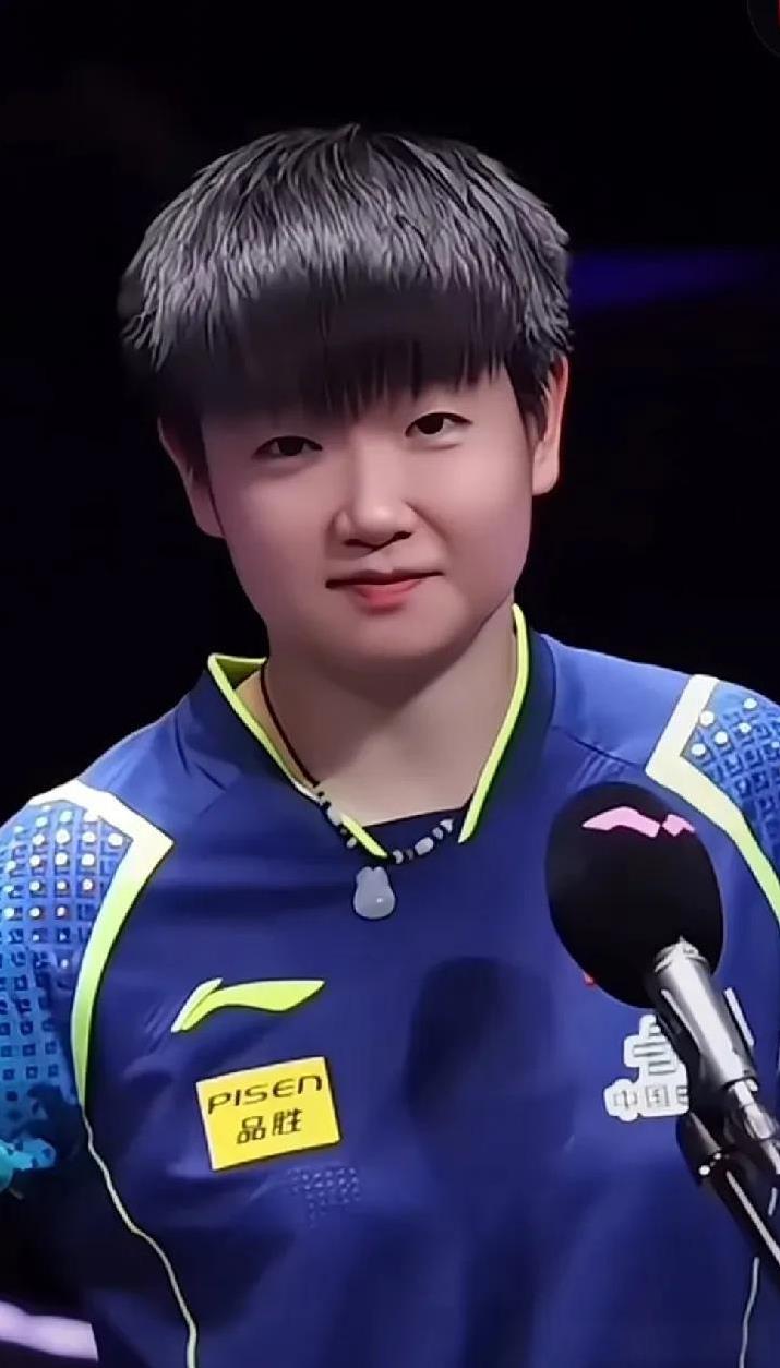 在中国乒坛，有这样一位运动员。网友这样评价她：她不是奥运单打冠军，她不是大满