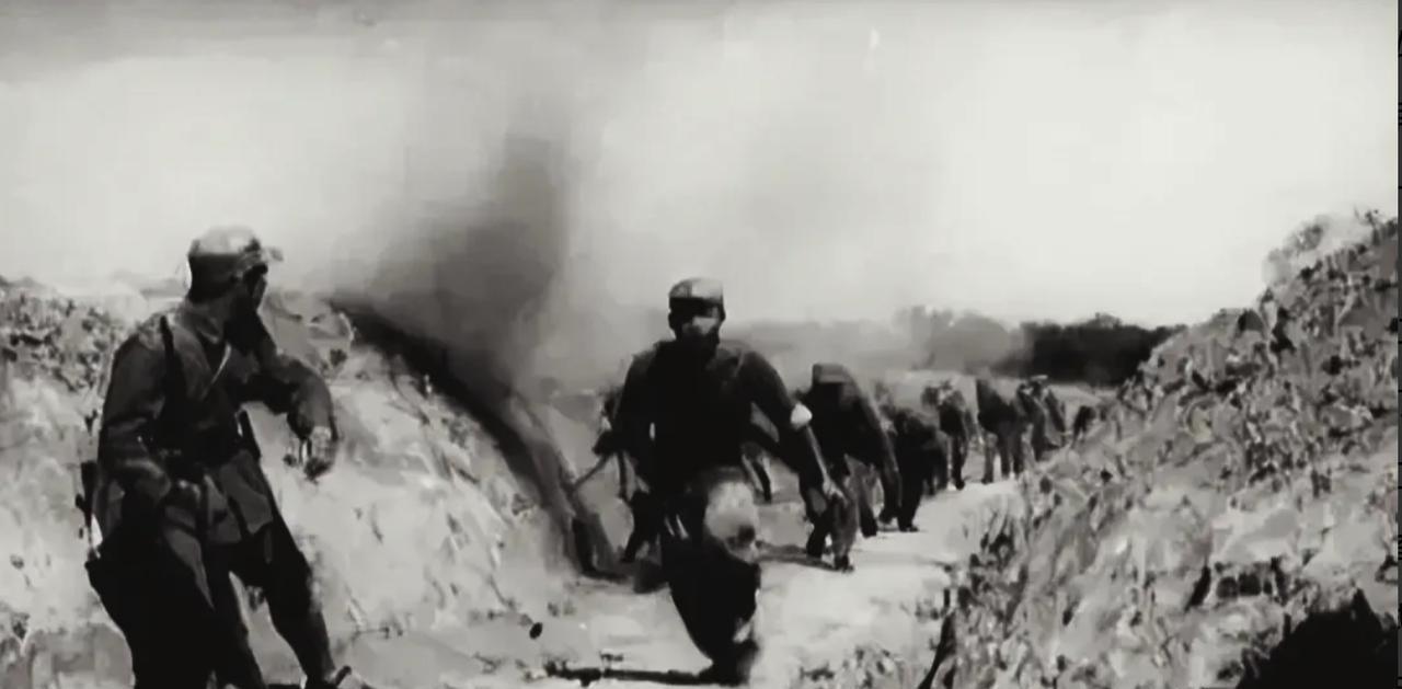 1939年，日军占领玲珑金矿，矿工不愿为日本人卖力，偷偷把金子送给八路军，日军十