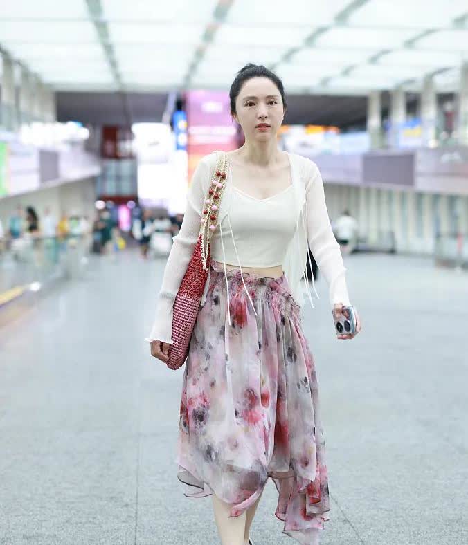 倪萍都觉得她不该二婚，家里还有个不大不小的女儿，突然来了个球球，会很不方便！之前