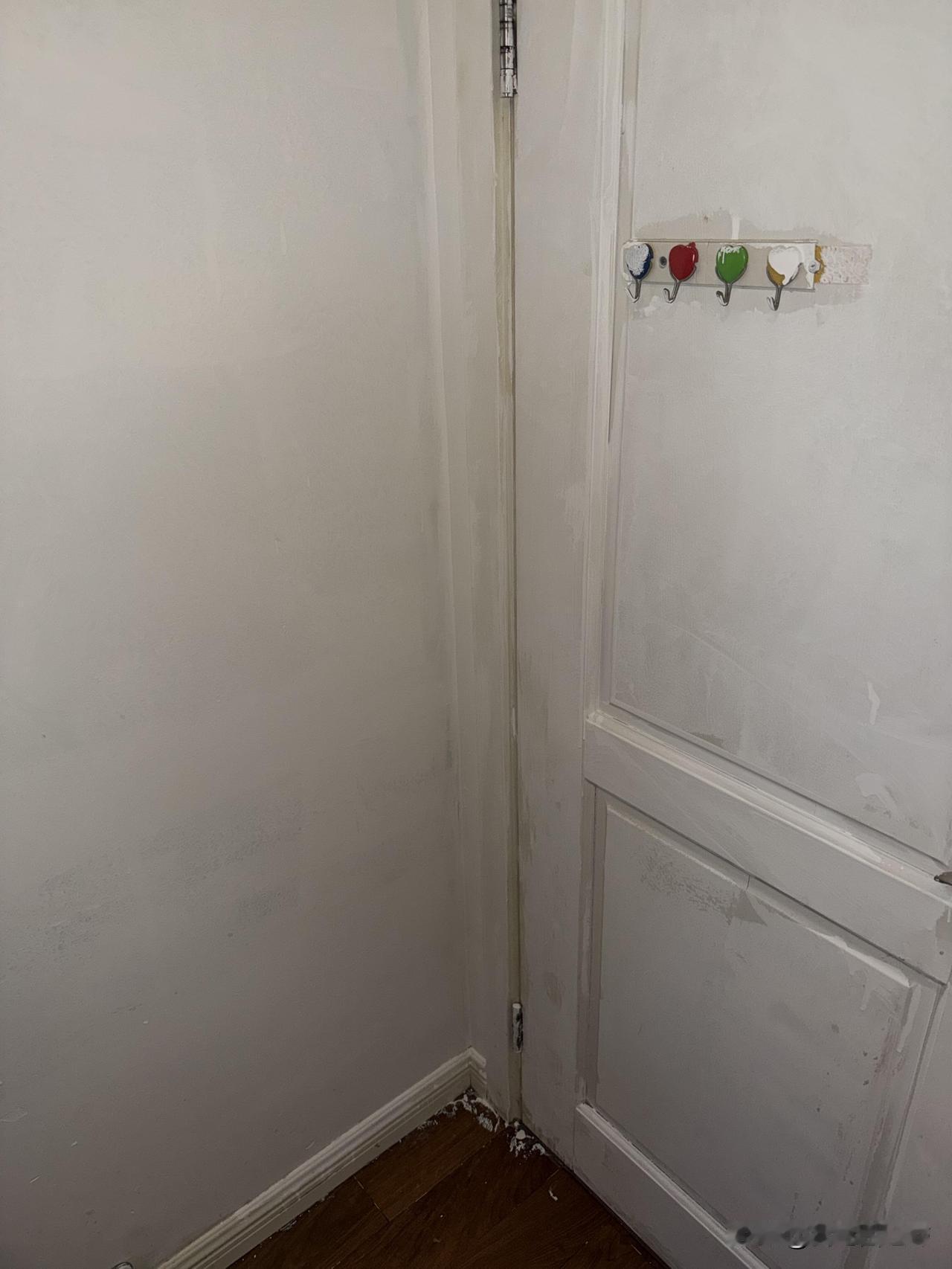 房间被爸爸私自用白油漆毁掉我这两天在外婆外公家里住，回来我彻底崩溃了，我原本温