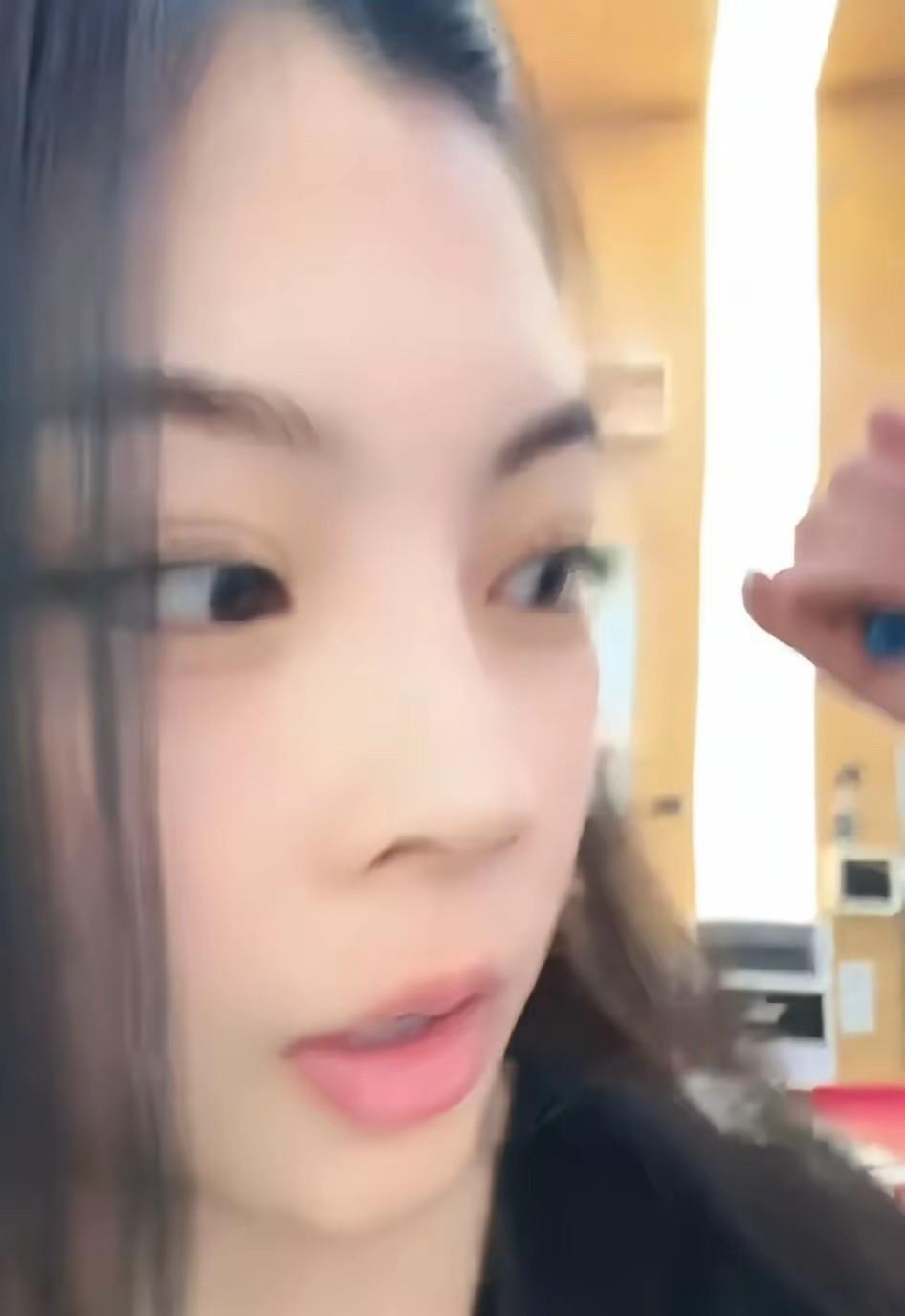 文文现在有些不厚道啊有墨宝宝在她直播间里出现，她竟然拉着前老板娘马筱梅下水啊…