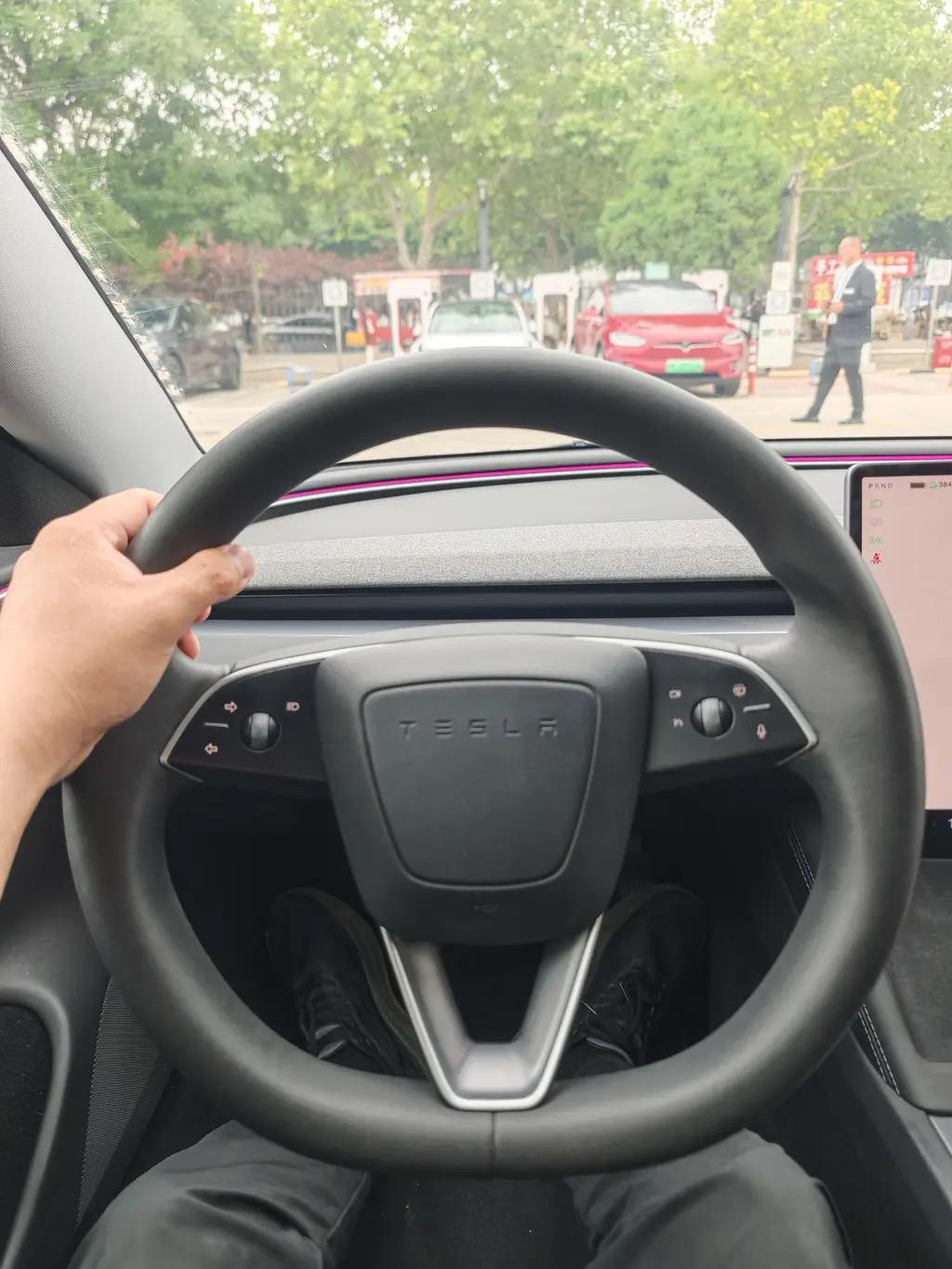 新提Model3内饰味大作战！刚提特斯拉Model3那会，一开车门，新车