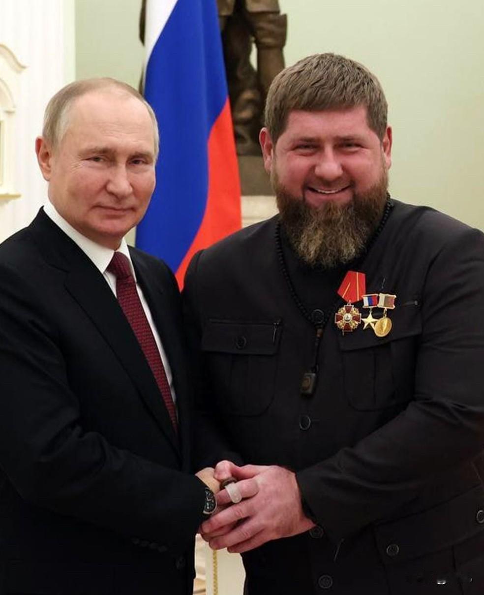 万万没想到啊！卡德罗夫又复活了。多家西方媒体宣称车臣领导人卡德罗夫病入膏肓、正在