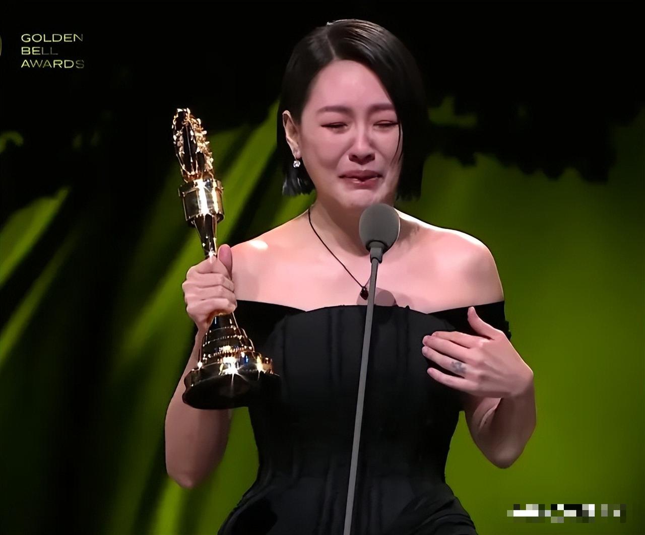 S妈黄春梅也真是爱女心切，只要对着镜头，什么话都会说出来。曾几何时，S妈说自