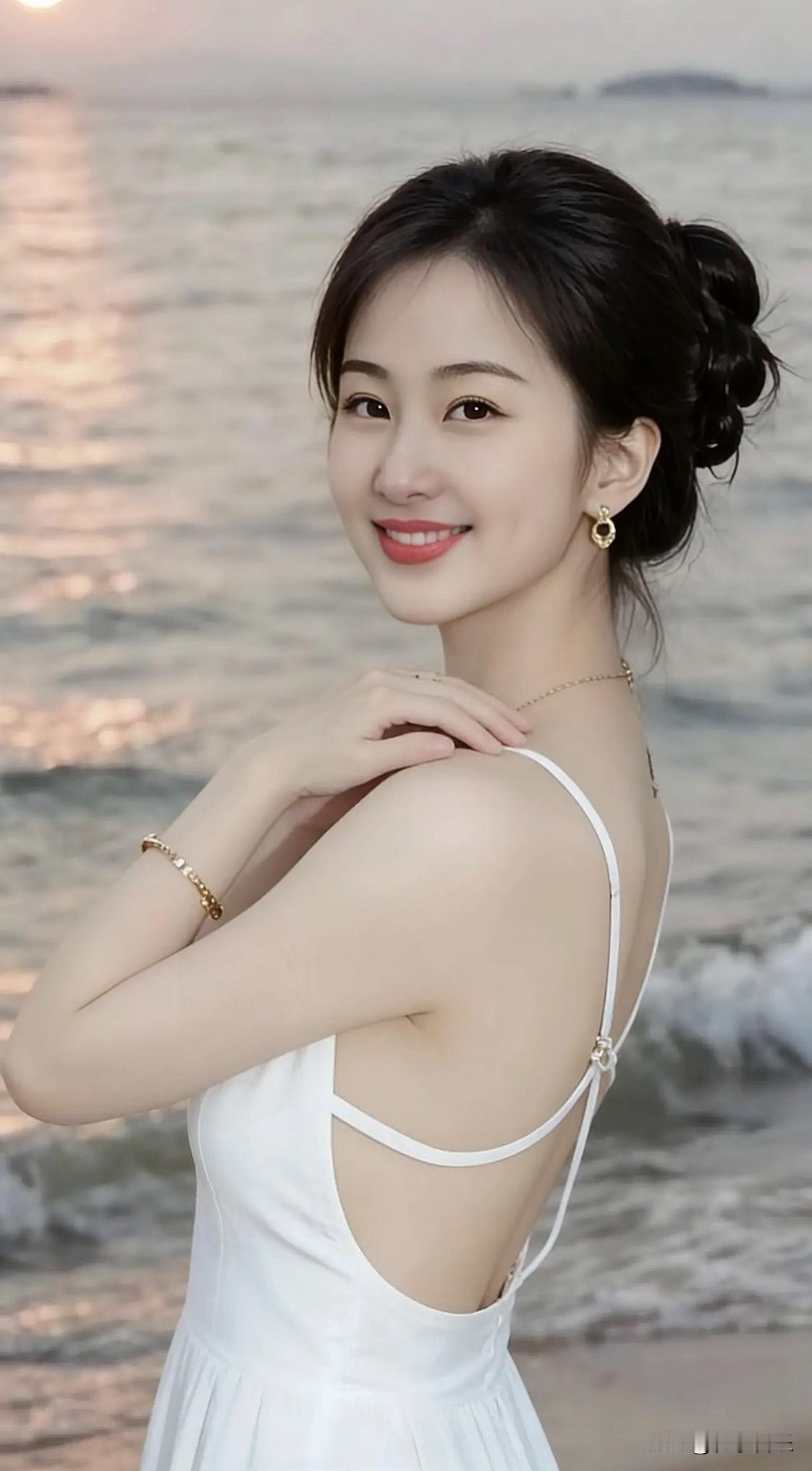 落日熔金，海风轻拂，一袭白裙的她回眸浅笑，温柔了整片海岸。那份优雅与浪漫，在暮色