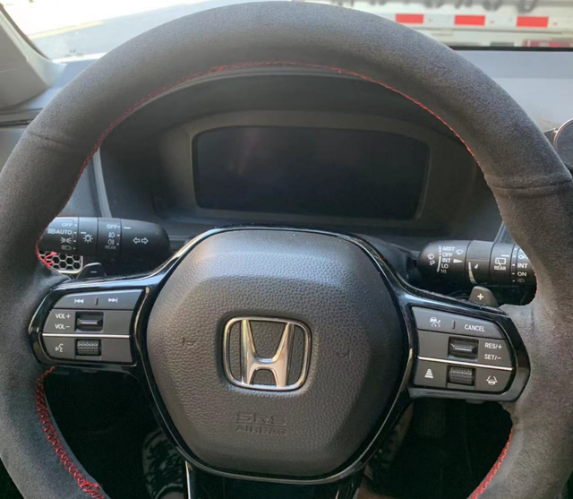 电瓶没电联想到电池及油耗问题上午出门准备开车，遥控电池按键开门没反应，换了卡片