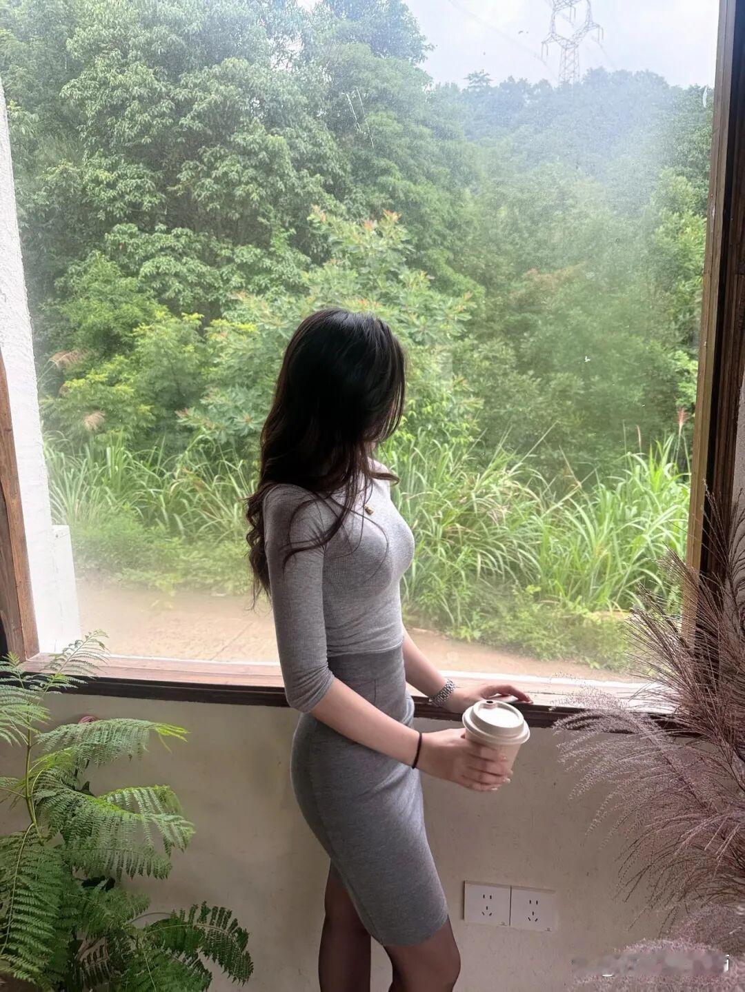 明天和意外那个现在没有人会知道，后天更是一个未知数，因为没有人能够保证你一定会看