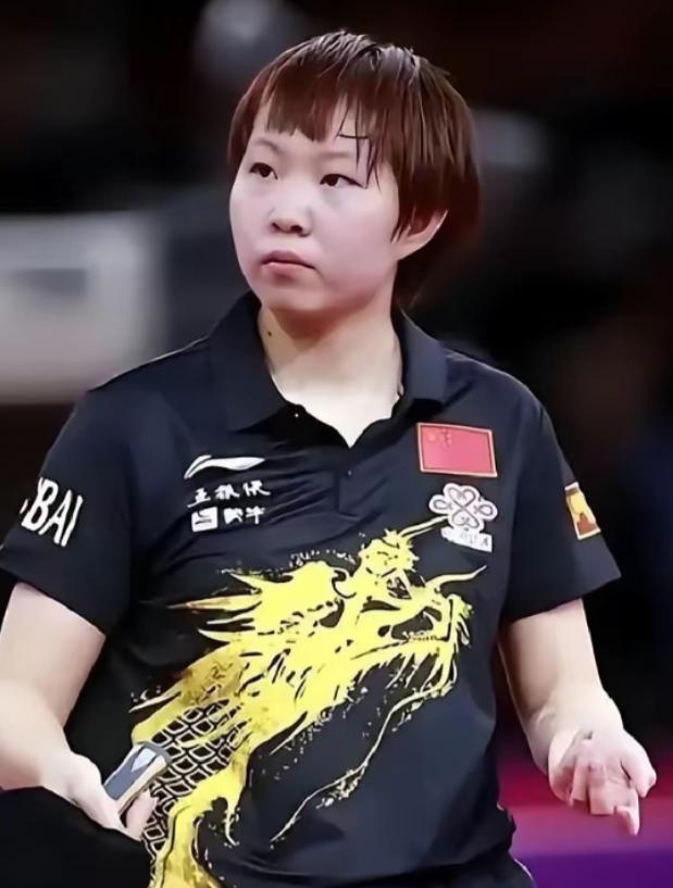 身家300亿，她却非要亲手去拼那块奖牌。父亲名下企业年营收破200亿，母亲公司市