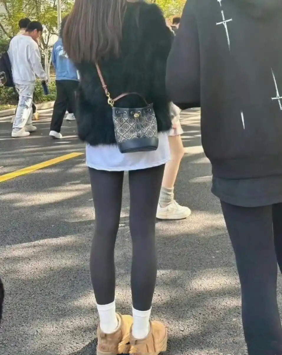 这种袜子外穿，好看吗