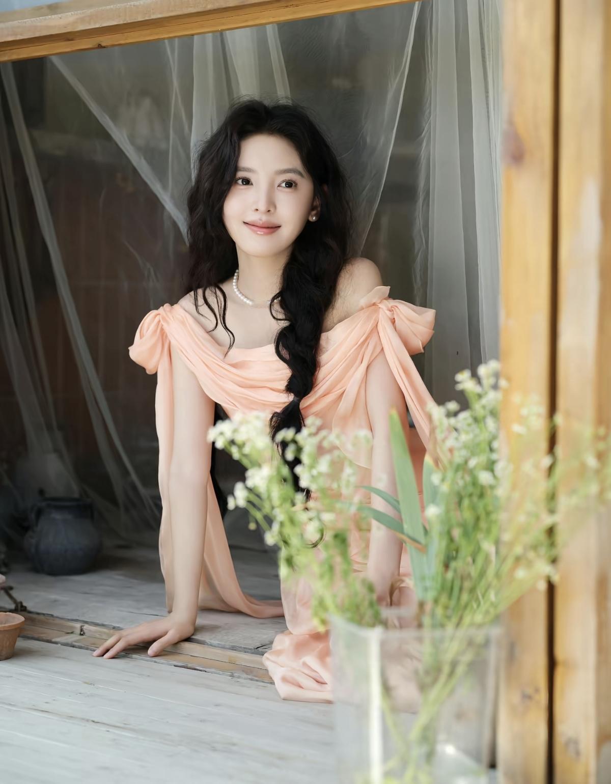 温婉大方，这个颜色和夏天好配，希望事业越来越好，好运快乐拌你相随[比心]楠楠女神