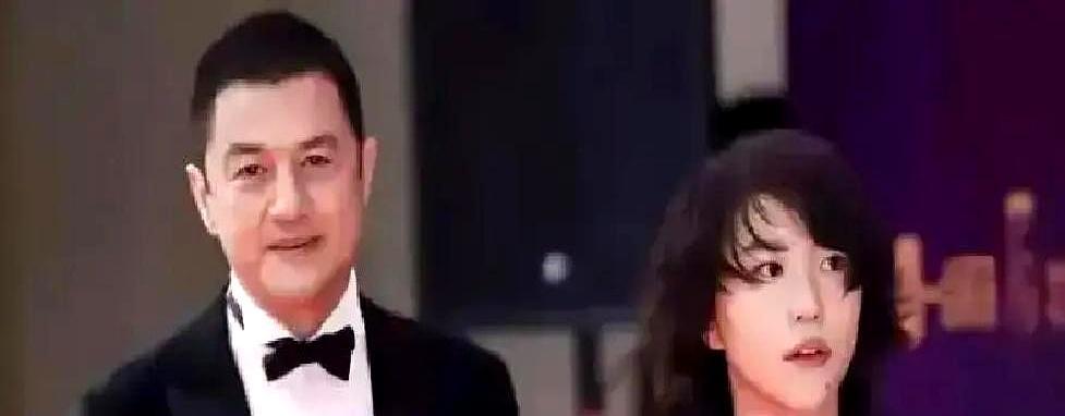 4000万债，5小时卖光茶盏一翻，债主排队交钱。李亚鹏把直播间变成宋代茶室