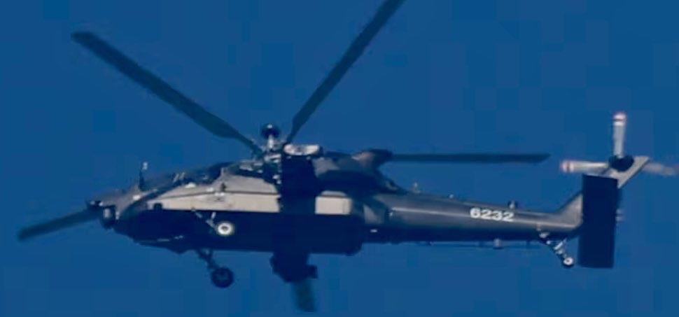 Z-21最新图，丑是丑了点，总比没有强，说不定越改越顺眼呢！Z-20的进气口，向