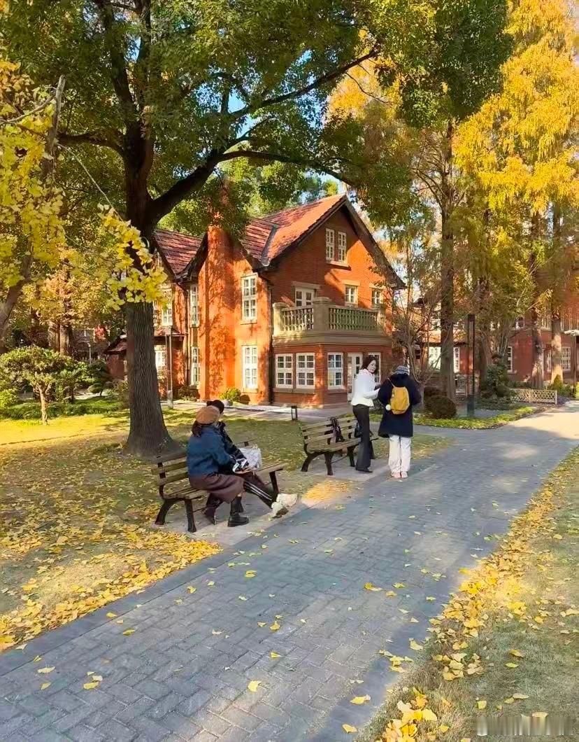  在上海把快乐当个事办不必等风来，在上海就主动造快乐！用乐观滤镜看待生活的挑战