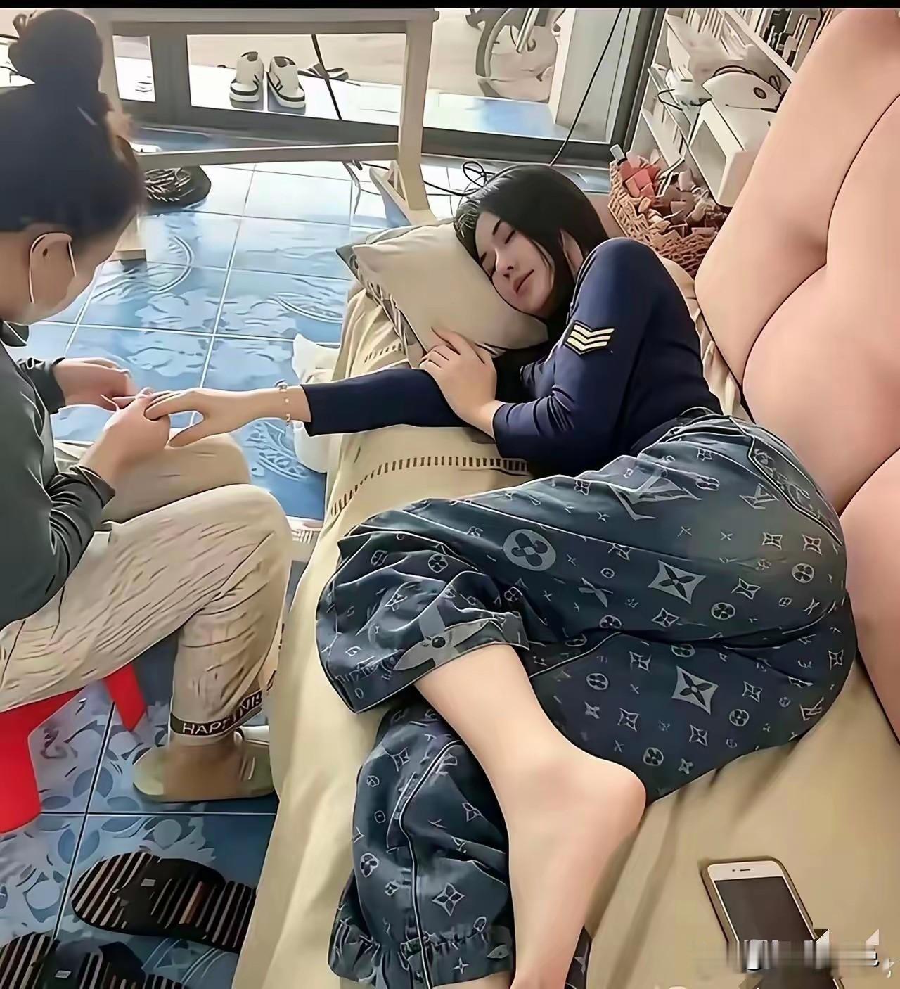 有钱人家的孩子吧，剪指甲都说保姆剪。