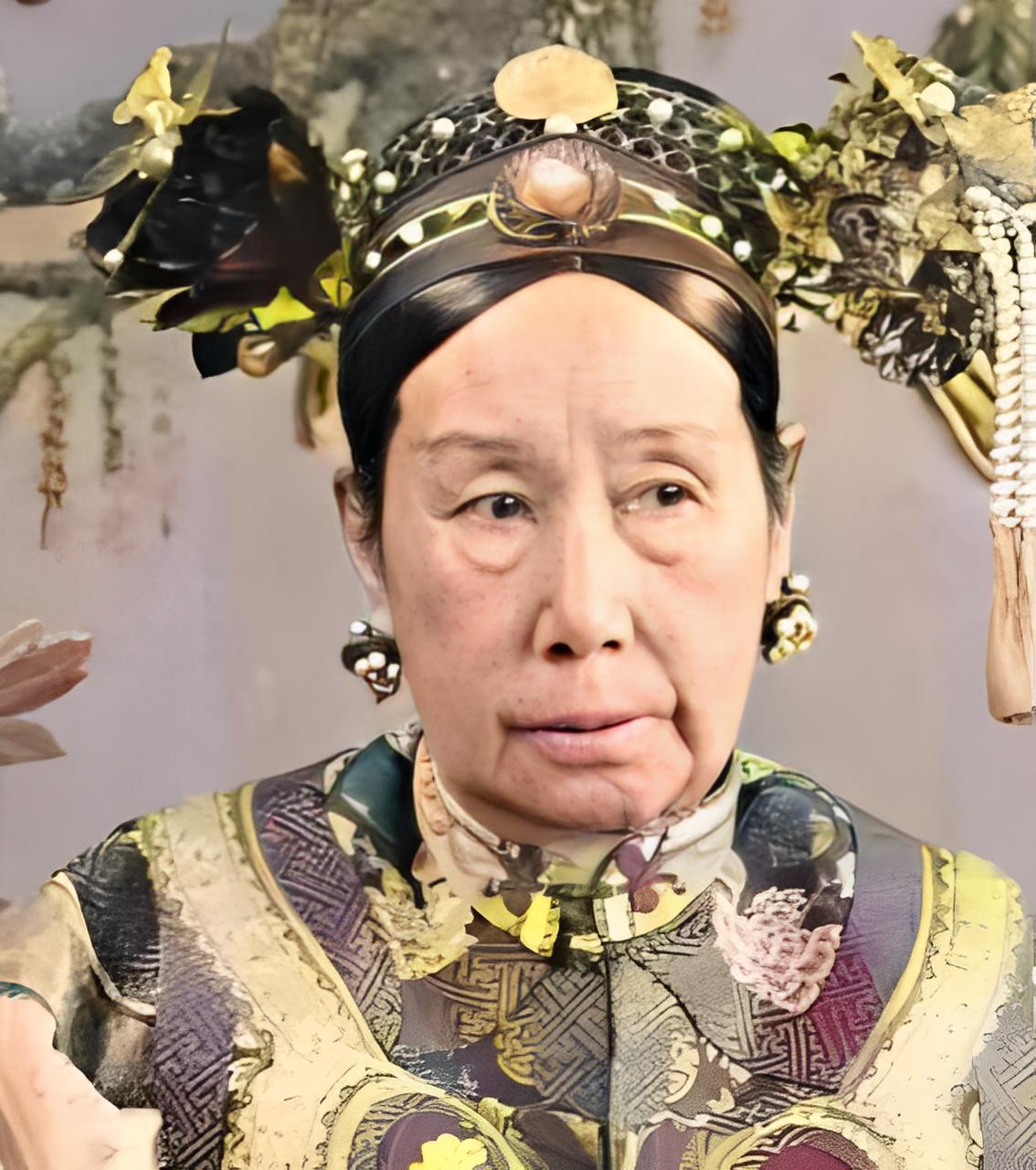 慈禧太后有个亲弟弟，名叫桂祥，他经常把慈禧的赏赐拿去当铺，换成现金去抽大烟！慈禧