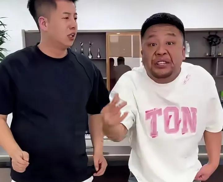 离开杨坤活不了了。5月19日，四川芬达更新视频时，再次模仿杨坤演唱，虽然没有唱