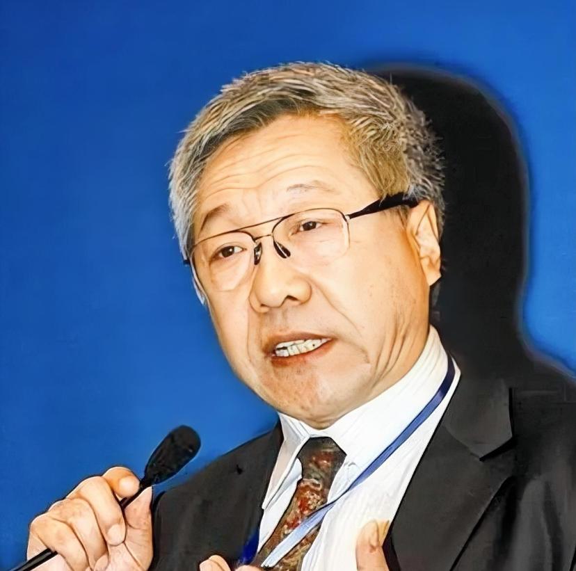 郑秉文又上热搜了。这次他说要学德国方案，网友直接怼回去：你自己给自己算的退休金2