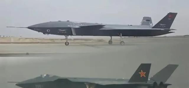 如今中国的歼20也成了被抄袭的对象！而且还是赤裸裸的抄袭！土耳其红苹果无人机完全