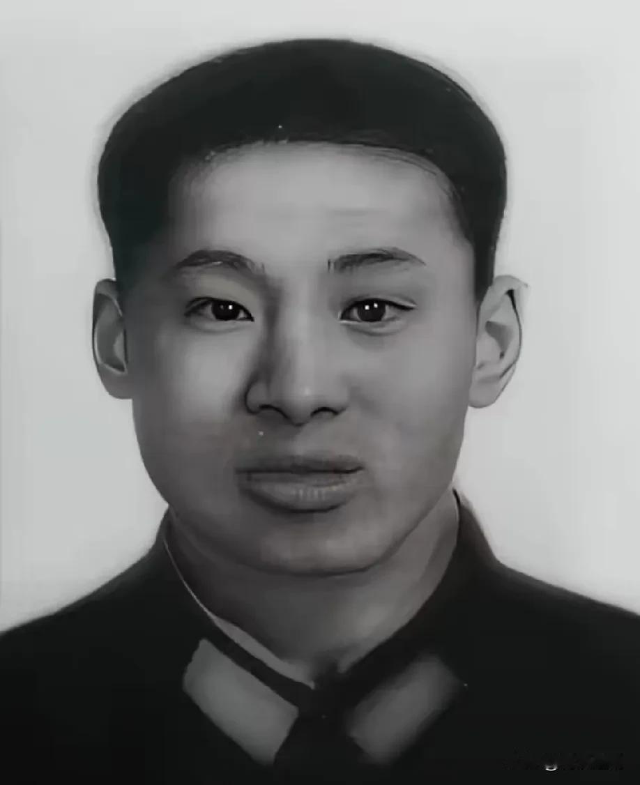 1979年，612高地上，我军战士吴建国身中8弹倒地，一个越军军官想拿走他的枪，