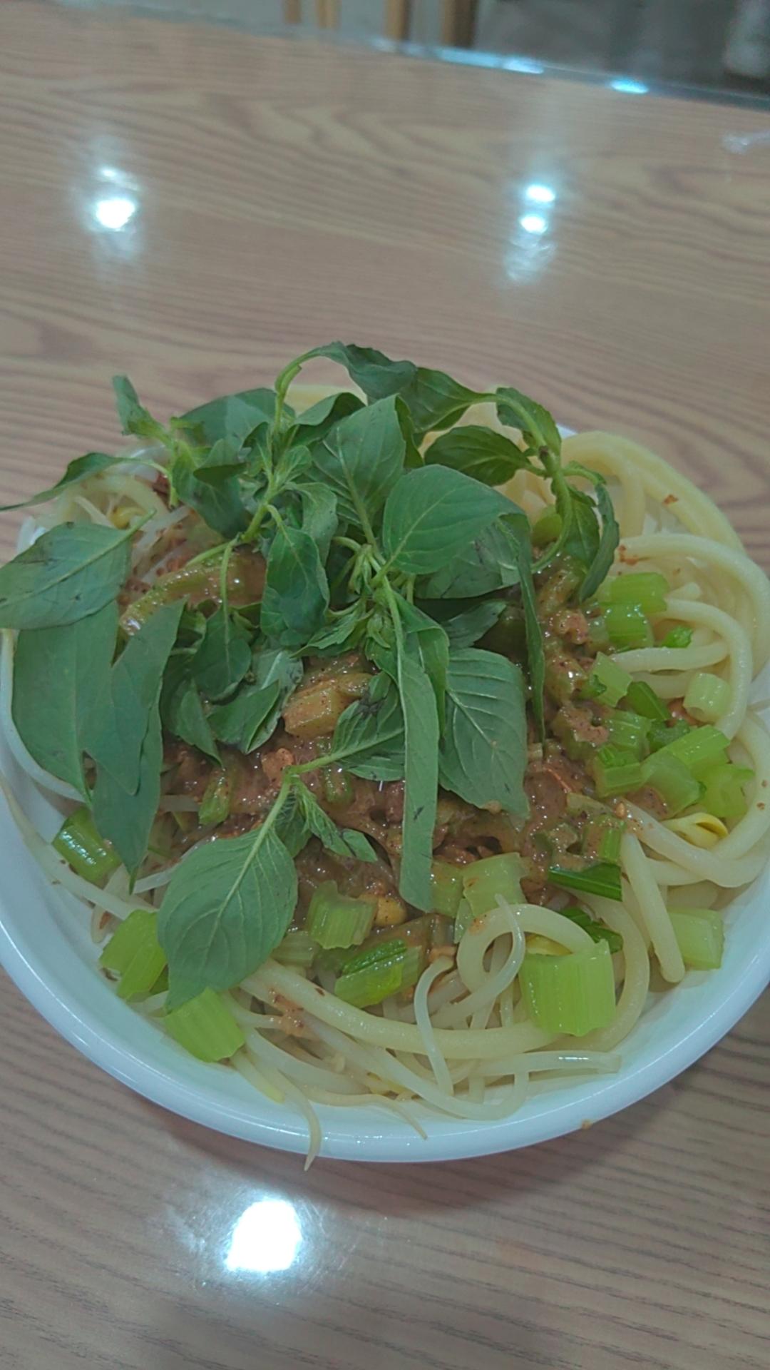 工程人真的太不容易了，昨天坐车坐了七八个小时来到了安徽一个县城，来到了阜南县发生