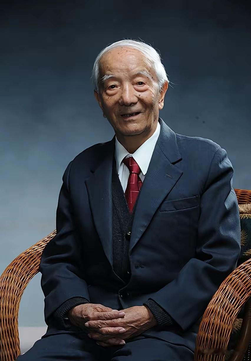 我的天！大人物怎么扎堆去世！昨天是郭兰英和朱公，今天竟然又传来噩耗，“两弹一星”