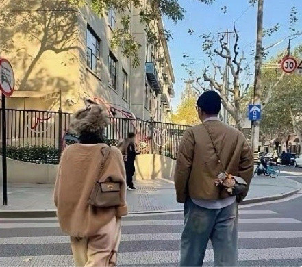 41岁吴昕晒与杜海涛合照，仿佛穿情侣装超般配，沈梦辰看了能不醋？​​​