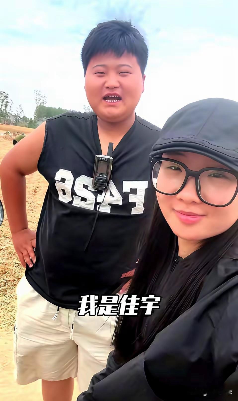 这次割四赔五，下次大妈也别一会3亩，一会5.2亩了，直接自己用镰刀割麦吧。我