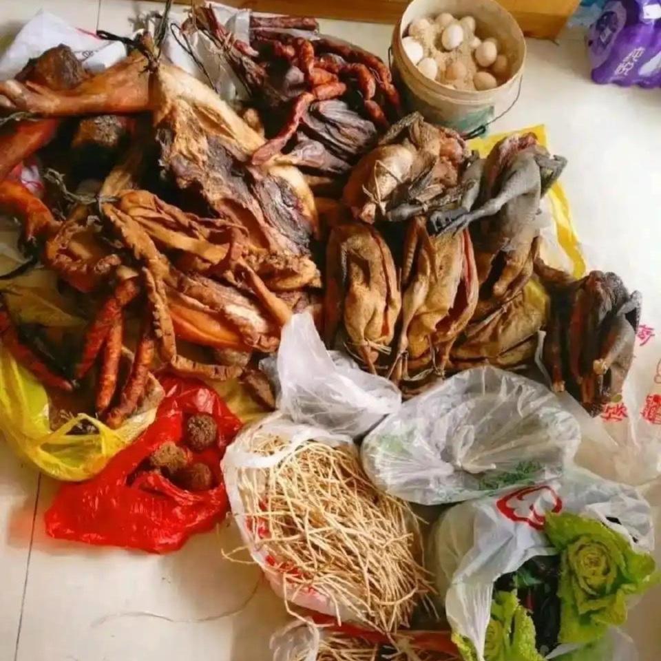 没有对比就没有伤害！亲妈和岳母给的物资差距好大同样是往家里装东西，亲妈和岳