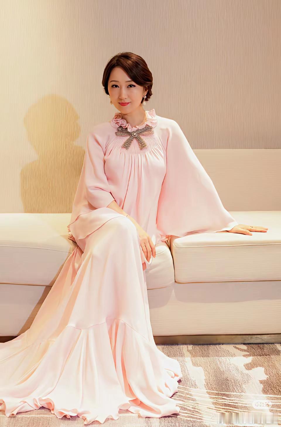 湖南卫视的导演都懵了，​​杨钰莹也懵了，​连现场乐队都愣了，后台工作人员也没料