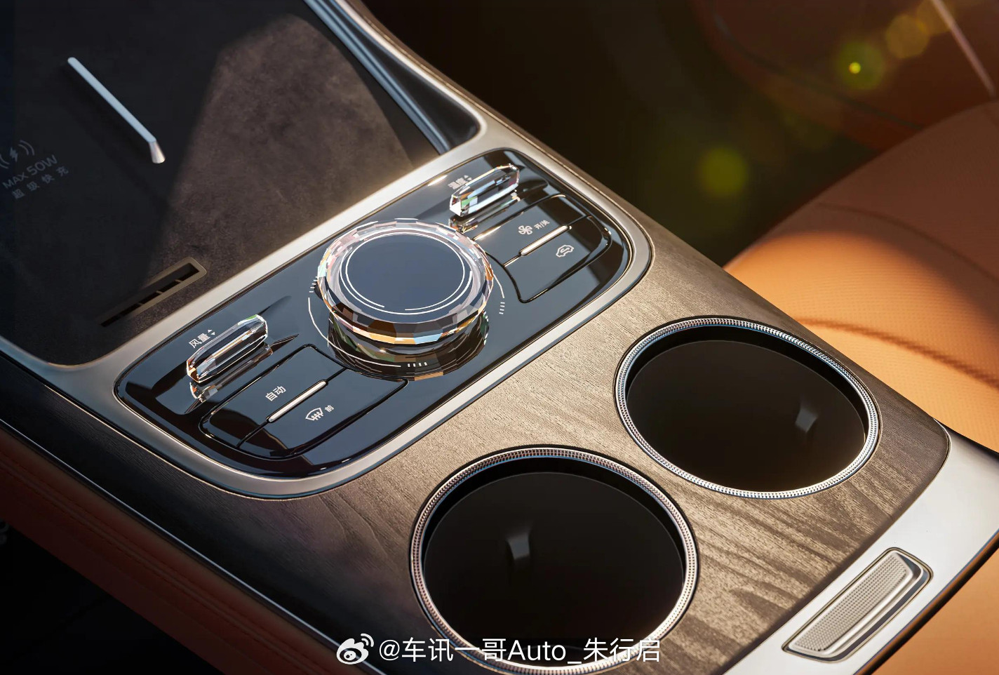 吉利银河M7将于4月上市，新车定位紧凑型SUV，提供6种外观配色，搭载1.5升插