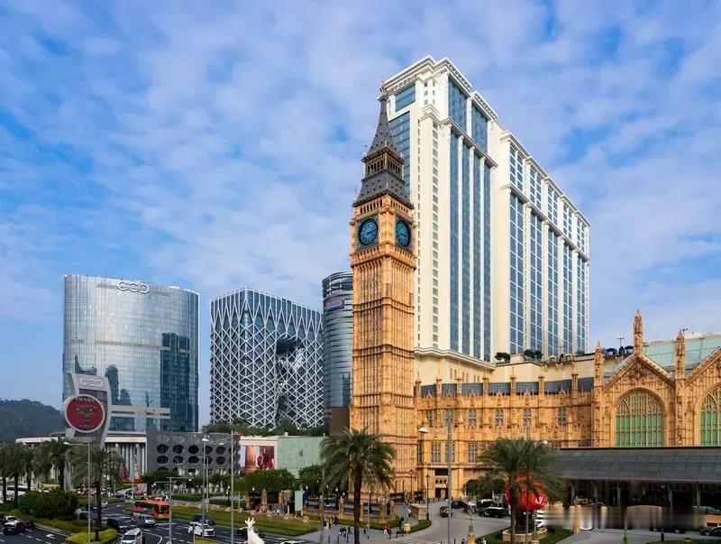 2025年10月31日起，澳门英皇娱乐酒店的博彩区终止营运。10月27日，天豪与