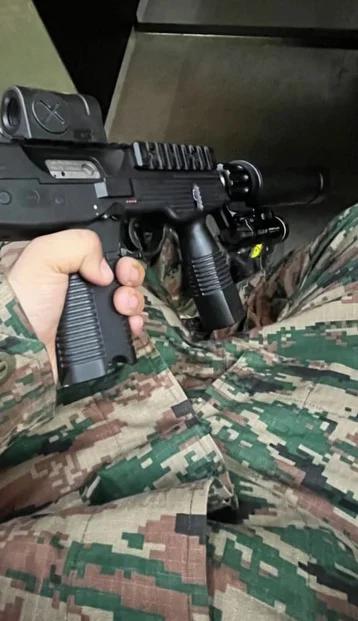 印度格达克侦察兵与MP9冲锋枪，MP9冲锋枪是格达克侦察兵标准武器