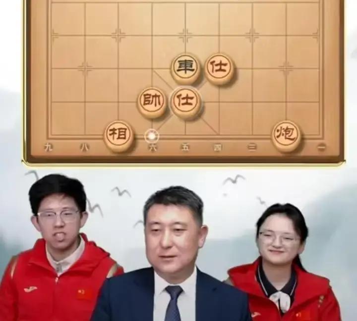 张强这事挺有意思。一个北京棋院的专业教练，说辞职就辞职，自己出来单干。结果