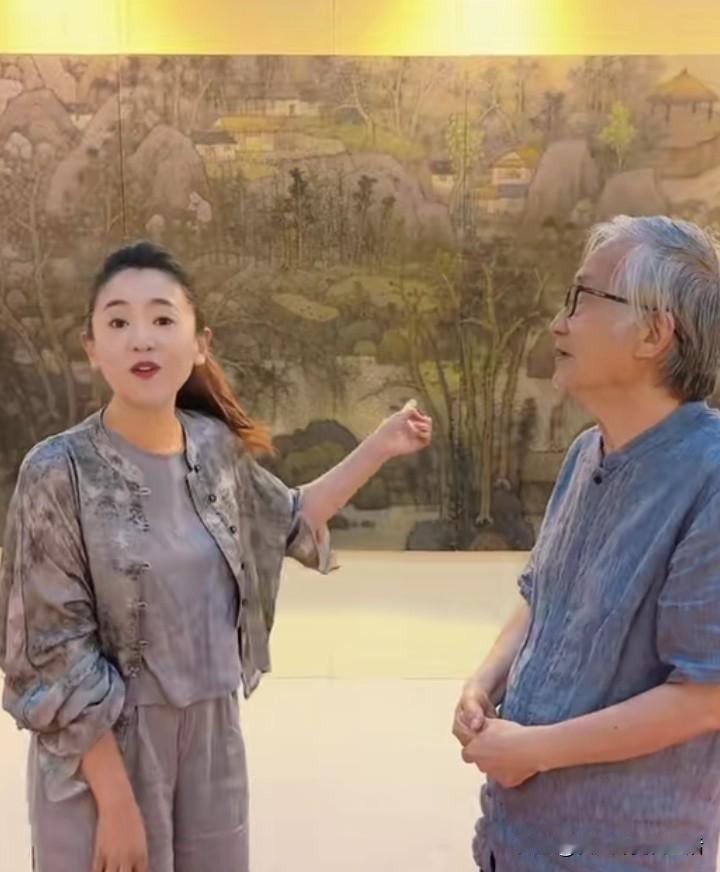 月亮姐姐的父亲是个画家，名字叫做王秦生，是著名画家吴冠中先生的得意弟子，毕业于中