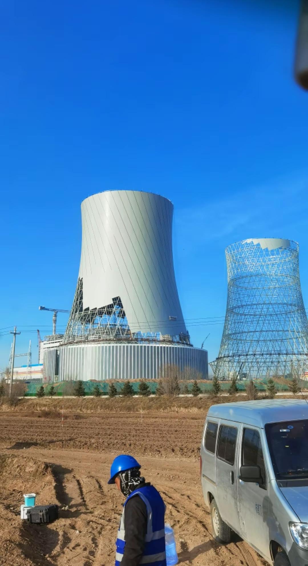 冷却塔这个东西不是混凝土浇筑的吗？怎么现在还有拼装的了！建设这个东西还挺麻烦