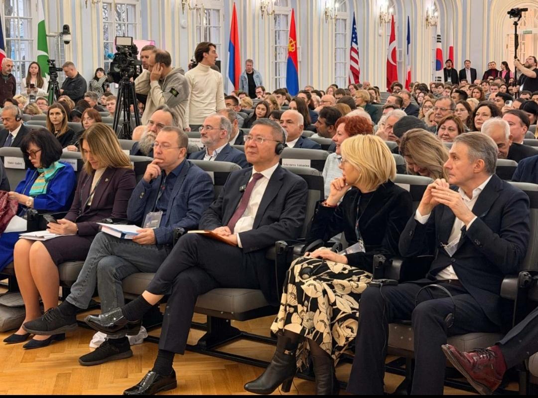 张维为教授参加学术会议。俄举办国际科学与实践大会，举办日期是在12月5号到6号