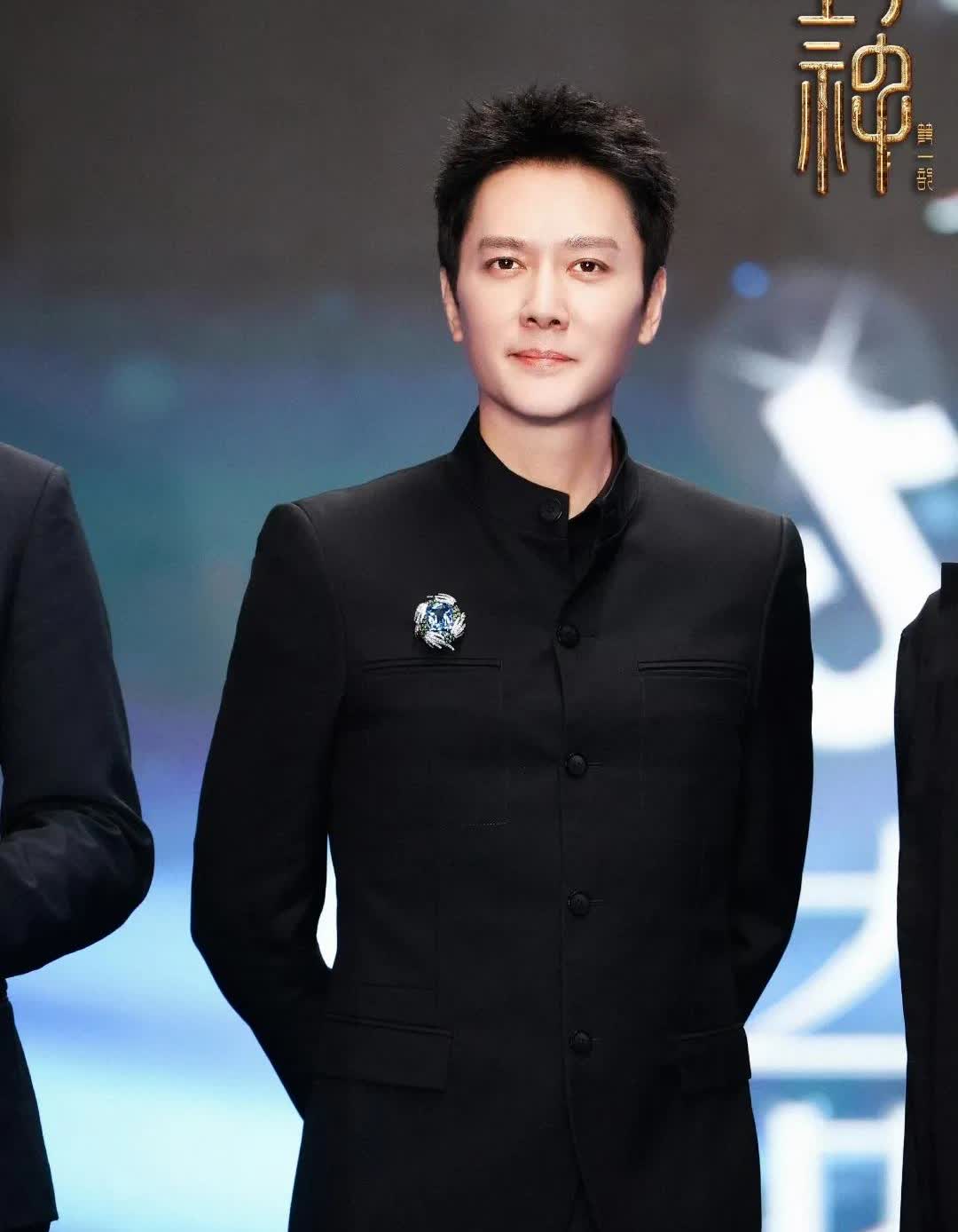 发现没？不得不说一下冯绍峰了！冯绍峰和赵丽颖离婚是他这一生中做的最错误的