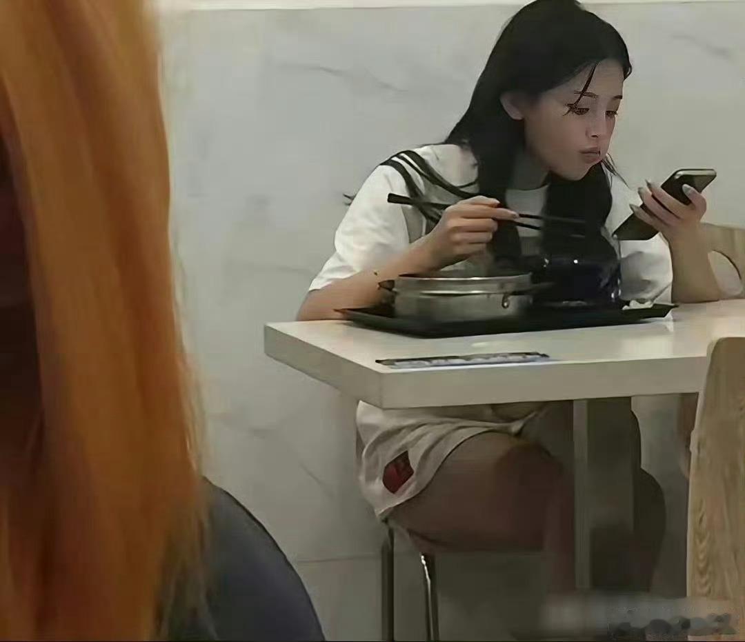 当初厂里的杨超越，谁能想到未来会成为顶流